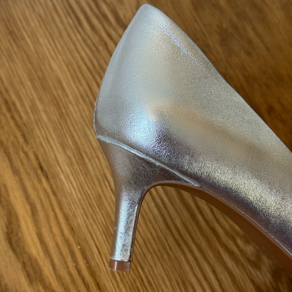 EUC Naturalizer Everly Pump Heels Silver Leather, Low Heel, Women's 8M - Picture 13 of 16
